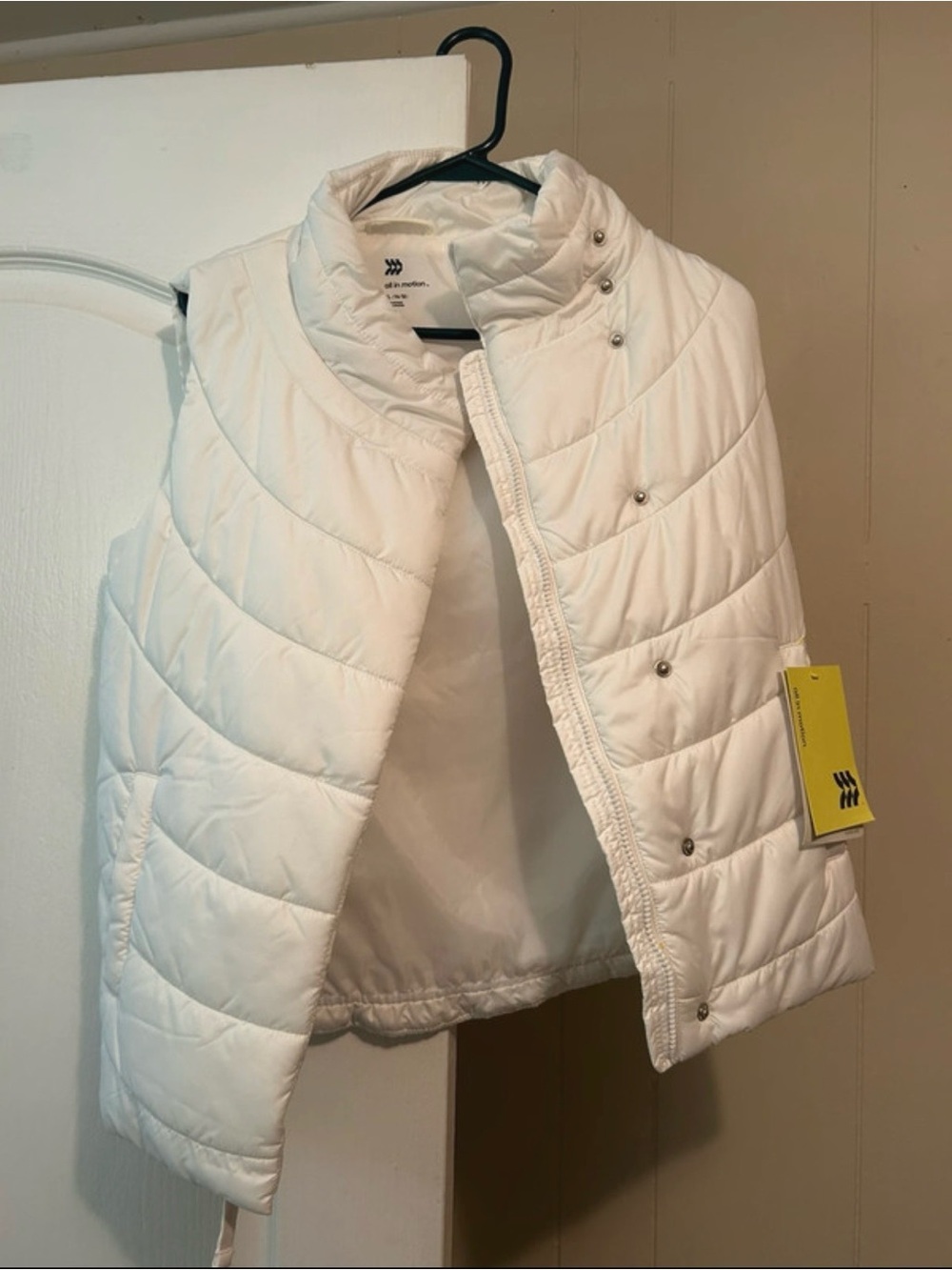 all in motion White Quilted Snap-Front Puffer Vest - Women